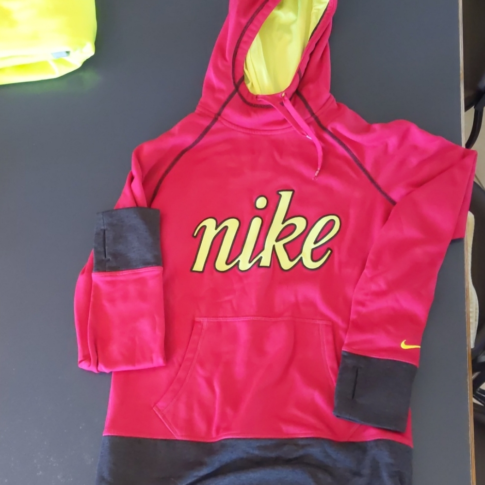 Nike therma fit hoodie